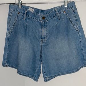 Gap Women’s Jean Shorts 32/14. Pleated front. Sit at the waist.